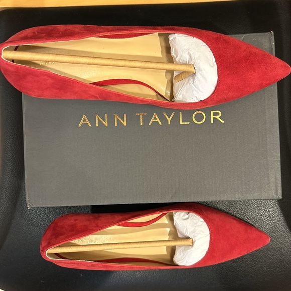 Ann Taylor Red Suede Shoes. Size 10 - Picture 4 of 11
